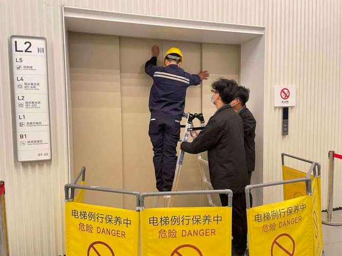 维修电梯师傅