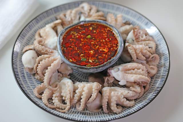 章鱼小丸子黑色的酱汁是什么