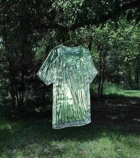 什么软件可以把图片的衣服p掉