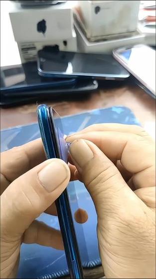 手机后壳脱胶的危害