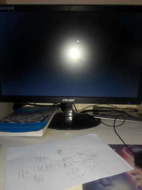 显示器灯一闪一闪黑屏