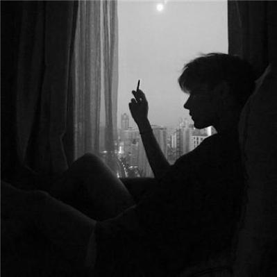 男生突然用黑色头像