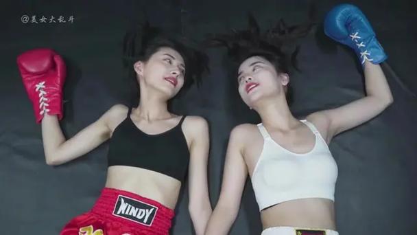 美女打架格斗