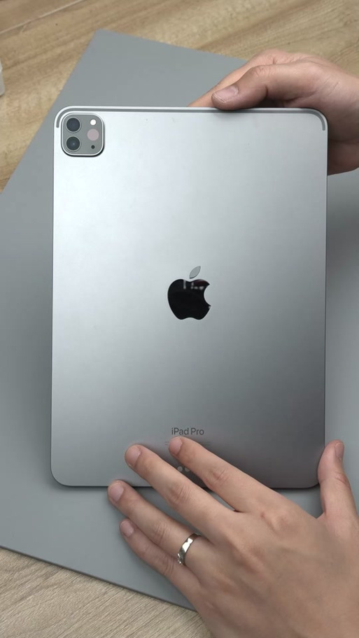ipadpro后面三个金属触点