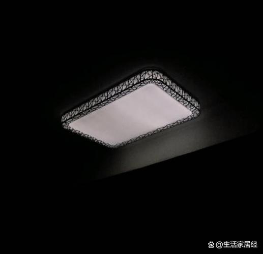 卧室灯关了以后还会闪