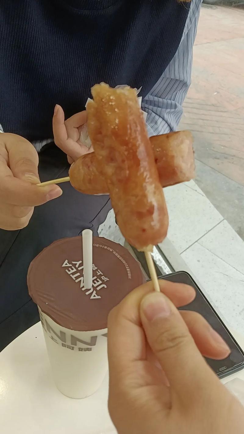 吃香肠可以喝奶茶吗