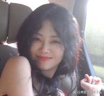 手机自拍眼睛怎么看镜头