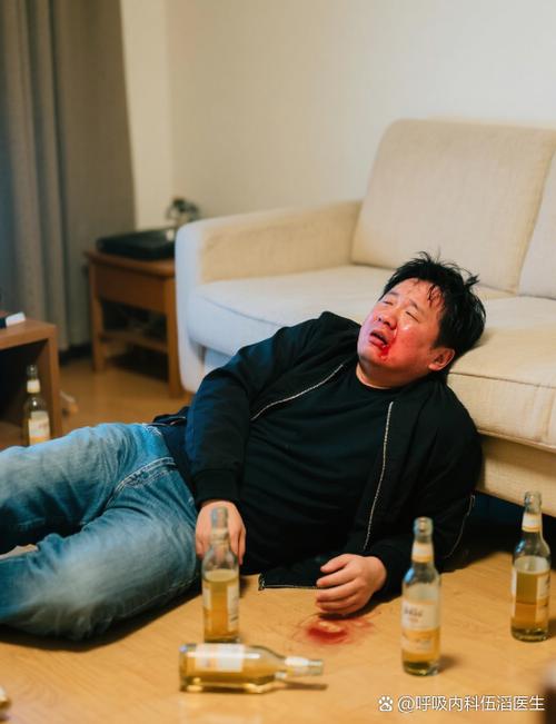 两人喝得醉醺醺又去酒吧里喝酒电视截图3
