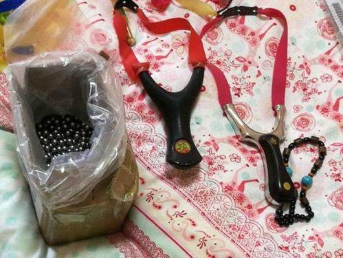 弹弓皮筋如何搭配钢珠能达到最远射