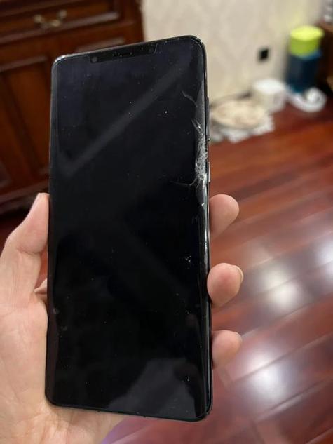 华为手机屏幕碎了要多少钱修