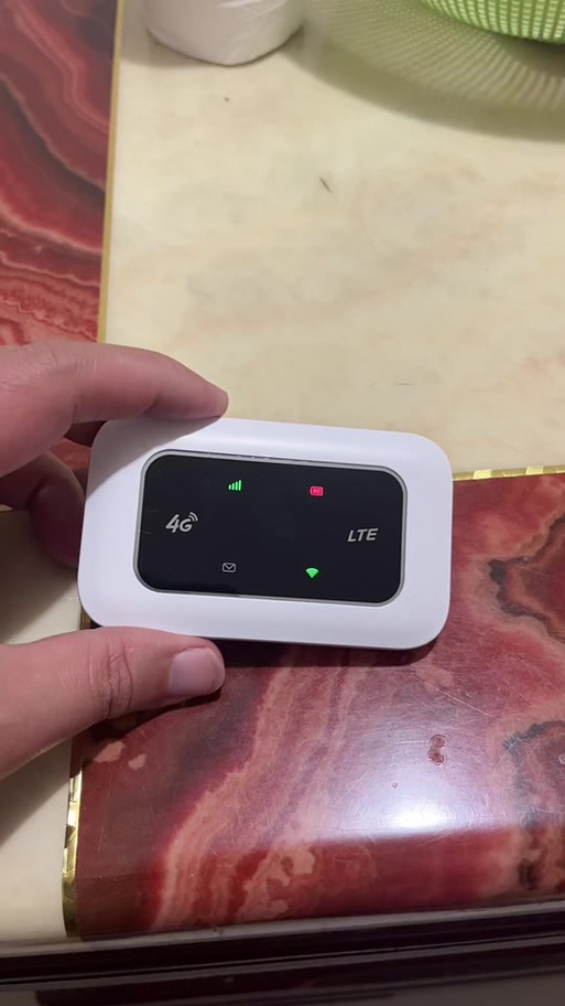 wifi第二个灯一直闪烁