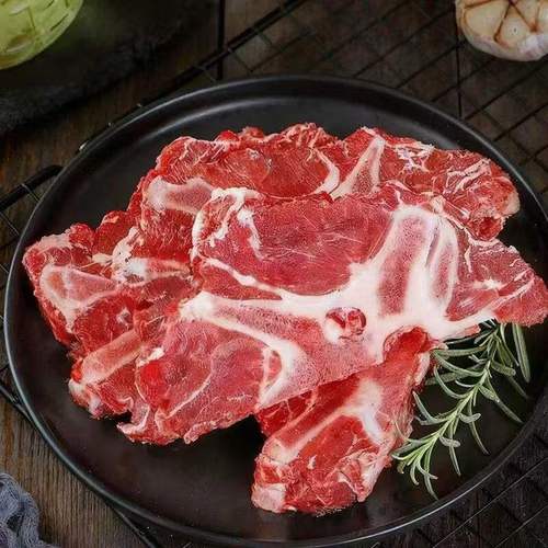 主角是个骷髅后来长肉了