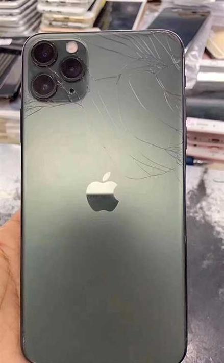 玻璃后壳碎了 玻璃后壳碎了