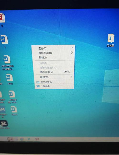 电脑任务栏在左边怎么调到下面