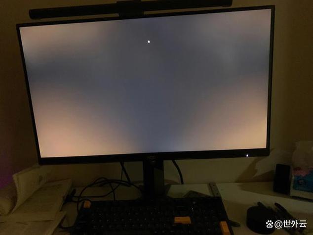 显示屏关机后右下角有发光