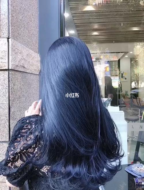 雾蓝色发色适合什么肤色 雾蓝色发色适合什么肤色