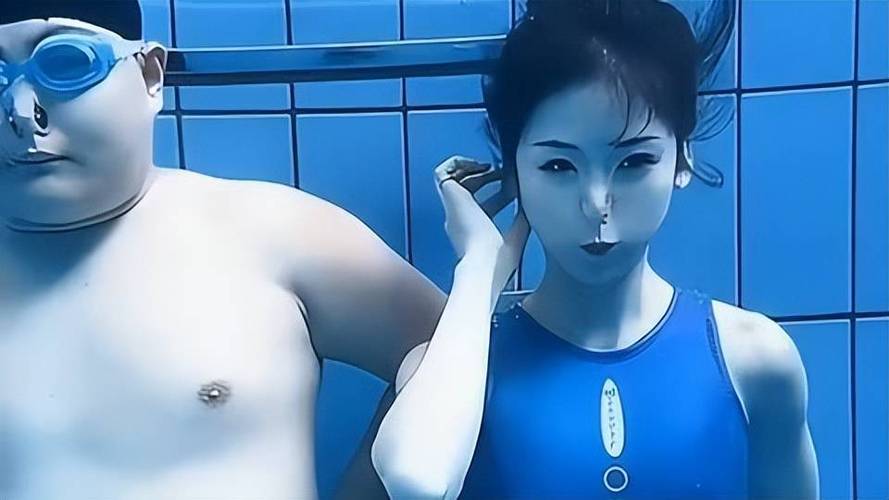 美女水下憋气缺气溺水昏迷 美女水下憋气缺气溺水昏迷
