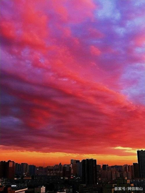 晚霞刚刚染红了天空