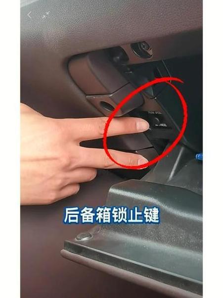 车锁了钥匙在里面怎么办