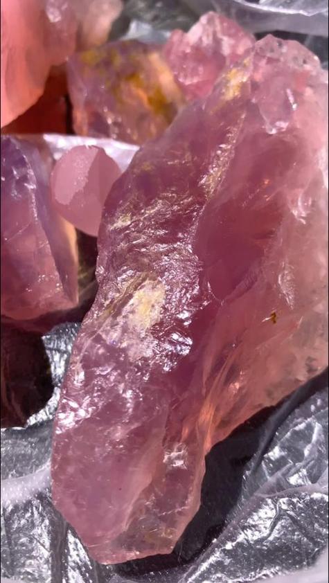 粉色的晶体截图2