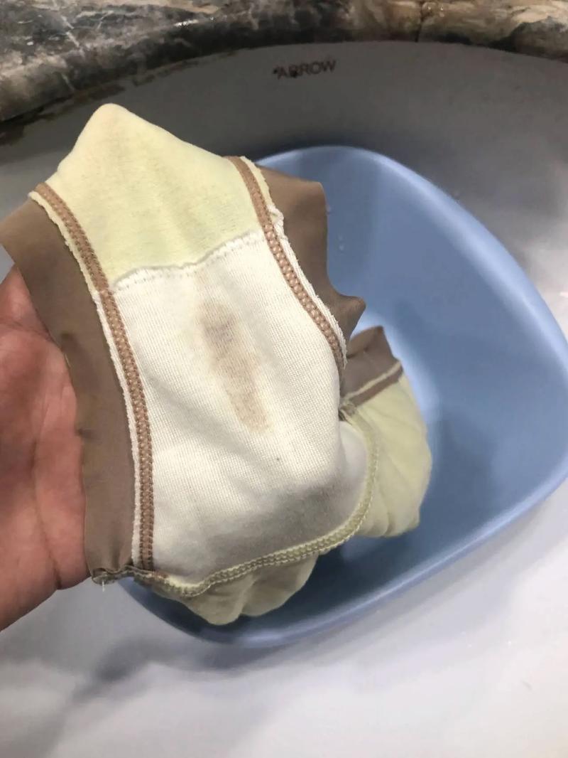 内裤洗后裆部变红还能穿吗