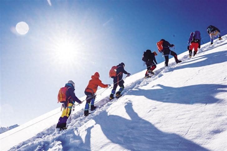 上古卷轴5雪山怎么爬上去