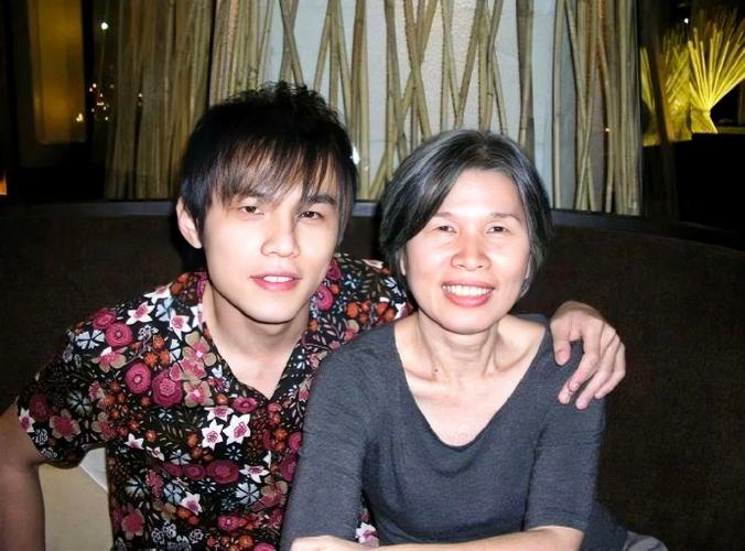 周杰伦妈妈给周杰伦公司叫啥