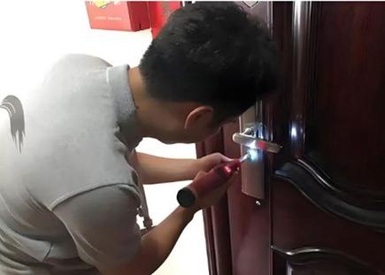 附近的汽车开锁电话