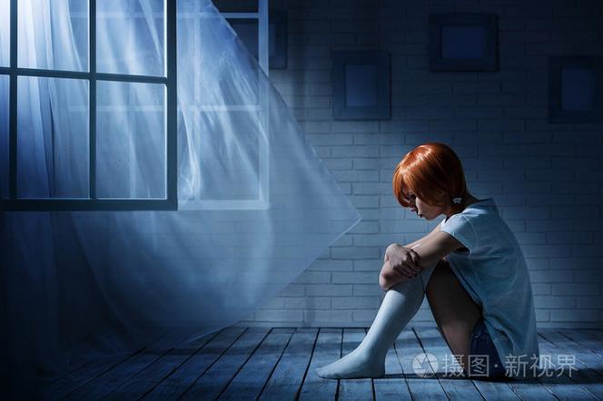 阴暗房间里的孤独少女2截图1