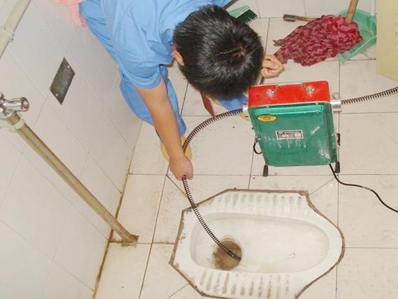 蹲便器下水慢一招搞定
