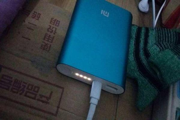 小米充电宝一直闪灯