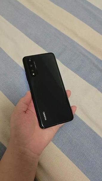 手机后盖玻璃碎了要换多少钱