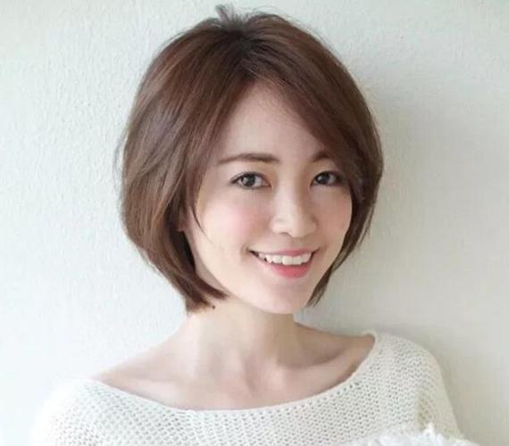 发型图片女短发 圆脸