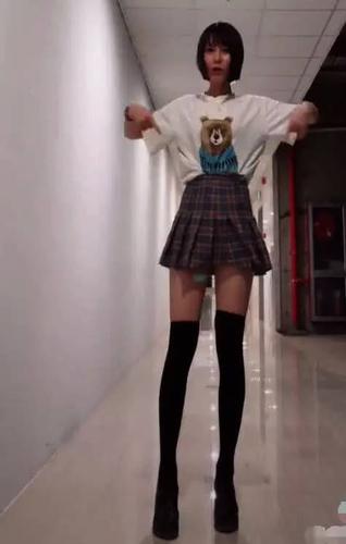 抖音拍好之后加长腿特效了