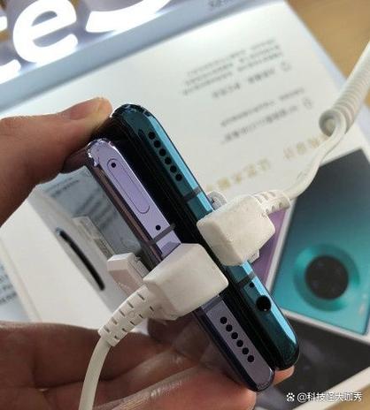 华为mate30耳机孔在哪里