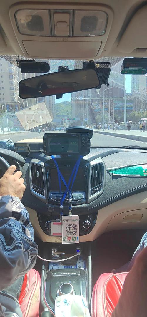 出租车载客时候可以继续拉人吗