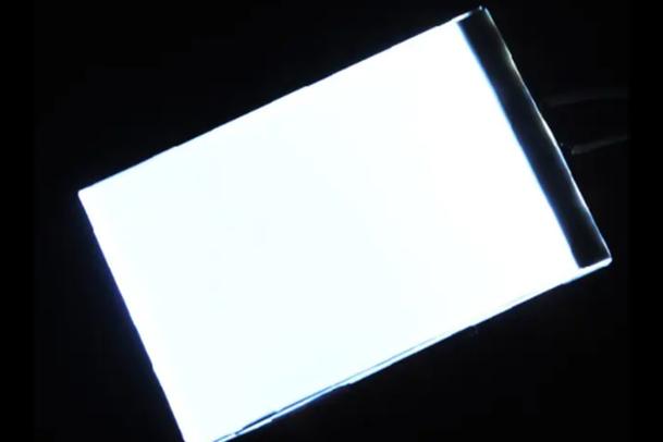 屏幕边缘出现白光要警惕截图3
