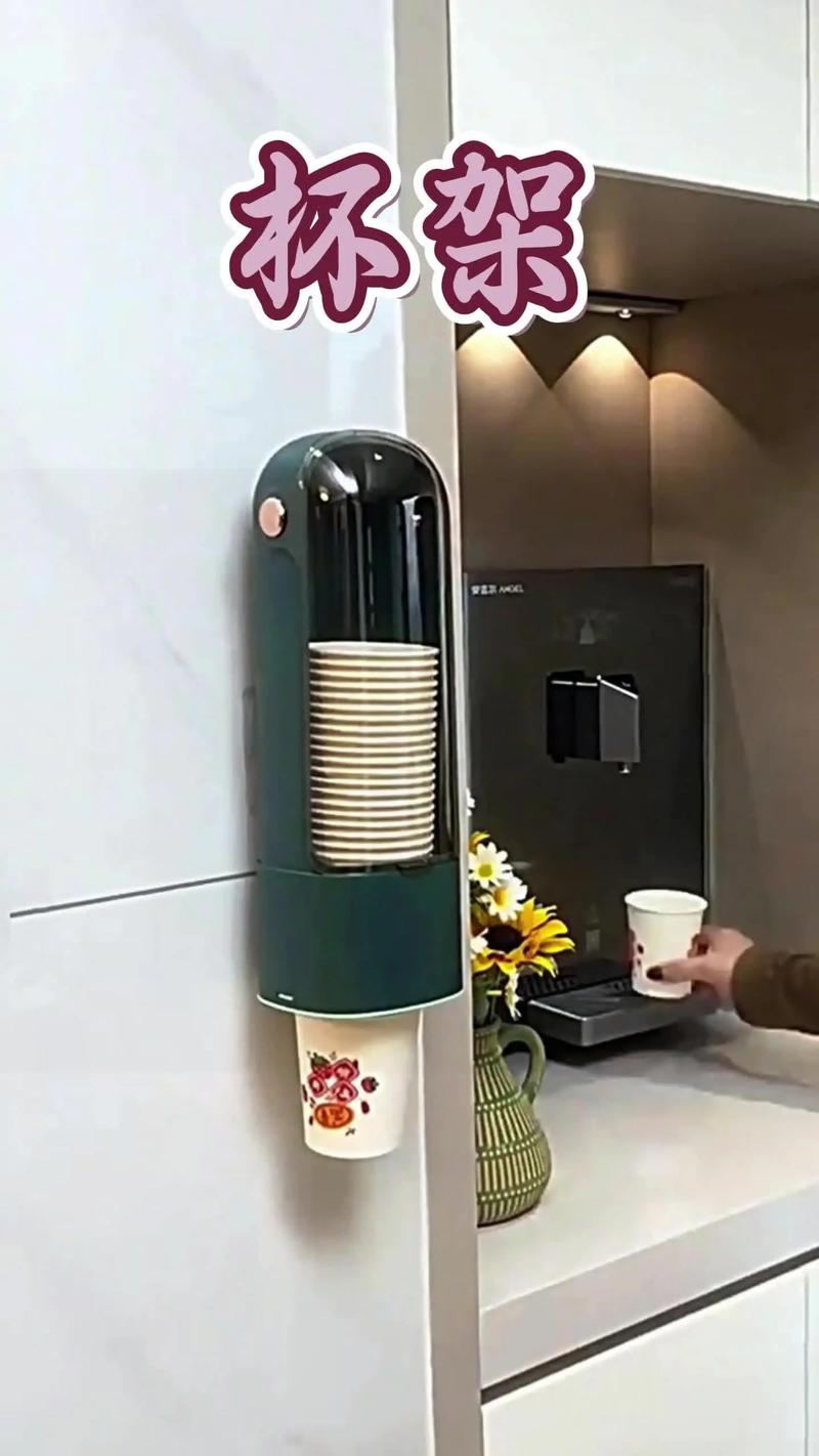 挂在墙壁的杯子架