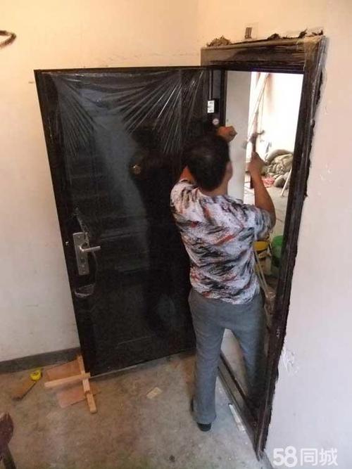 修木门师傅专业维修各种门