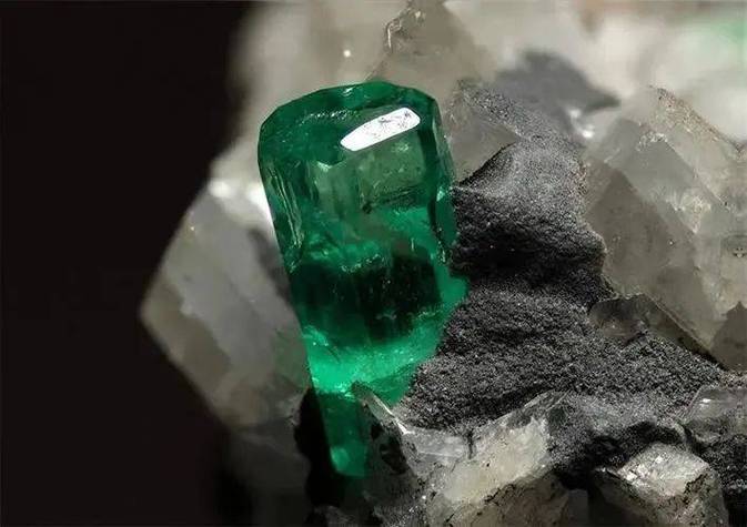 绿宝石的产地哪里最好