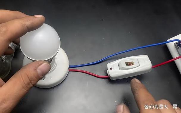 led灯晚上关灯后微弱亮