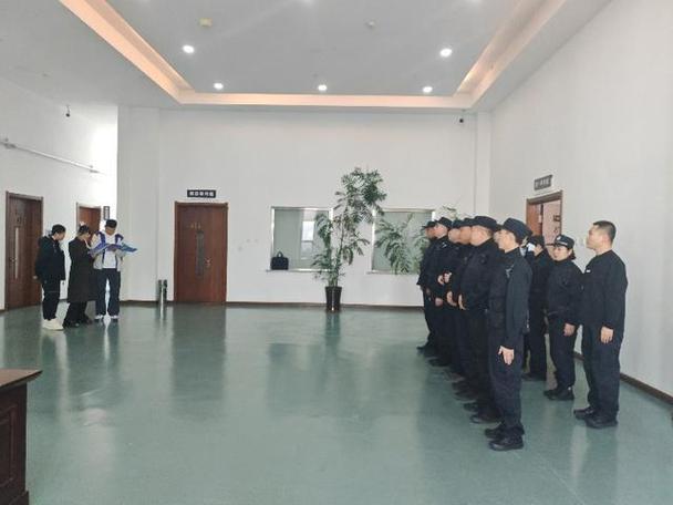 考法警需要什么条件