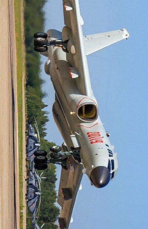 轰炸机在线版免费版截图1