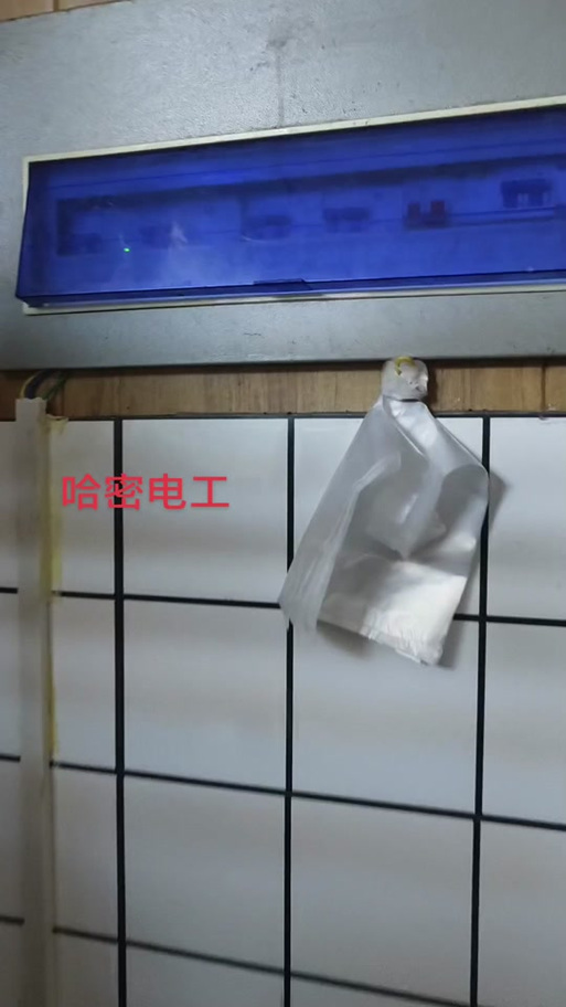 厨房插座跳闸推上去又跳了