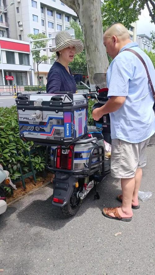 后备箱能装下电动车吗