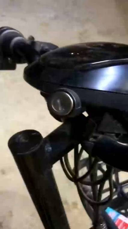 电动车一锁就一直响