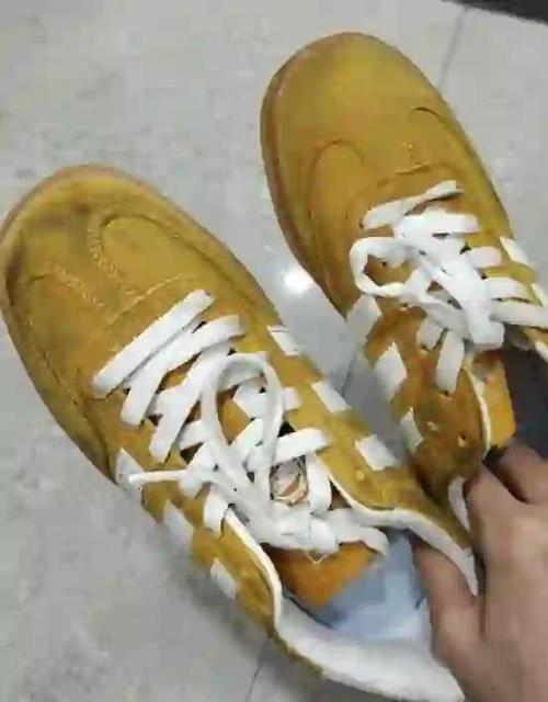 清洗小白鞋的小妙招