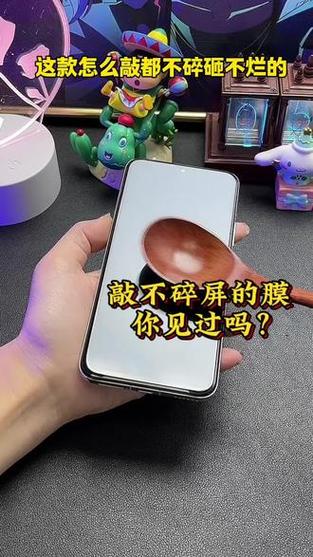 手机屏幕碎了膜没碎