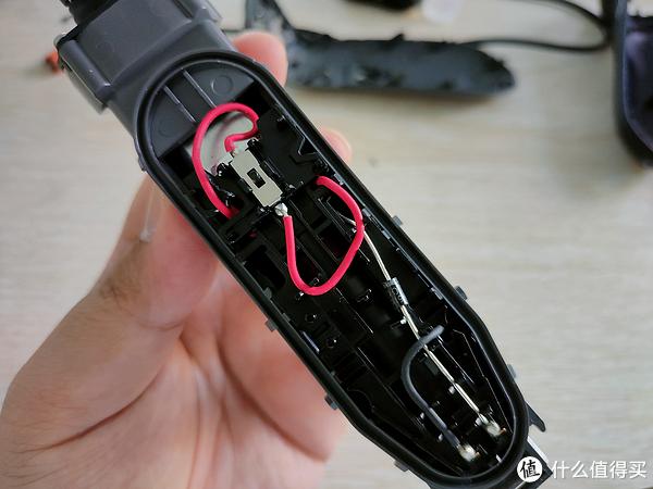飞利浦剃须刀如何换电池视频截图3