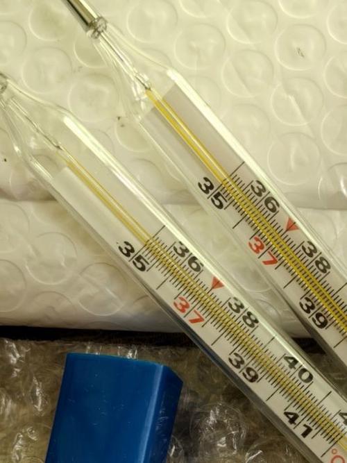 男子肚中取出20年前体温计